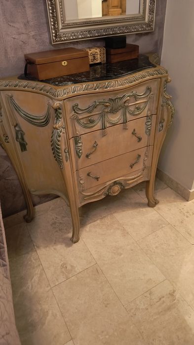Comoda stil francez din anii 90