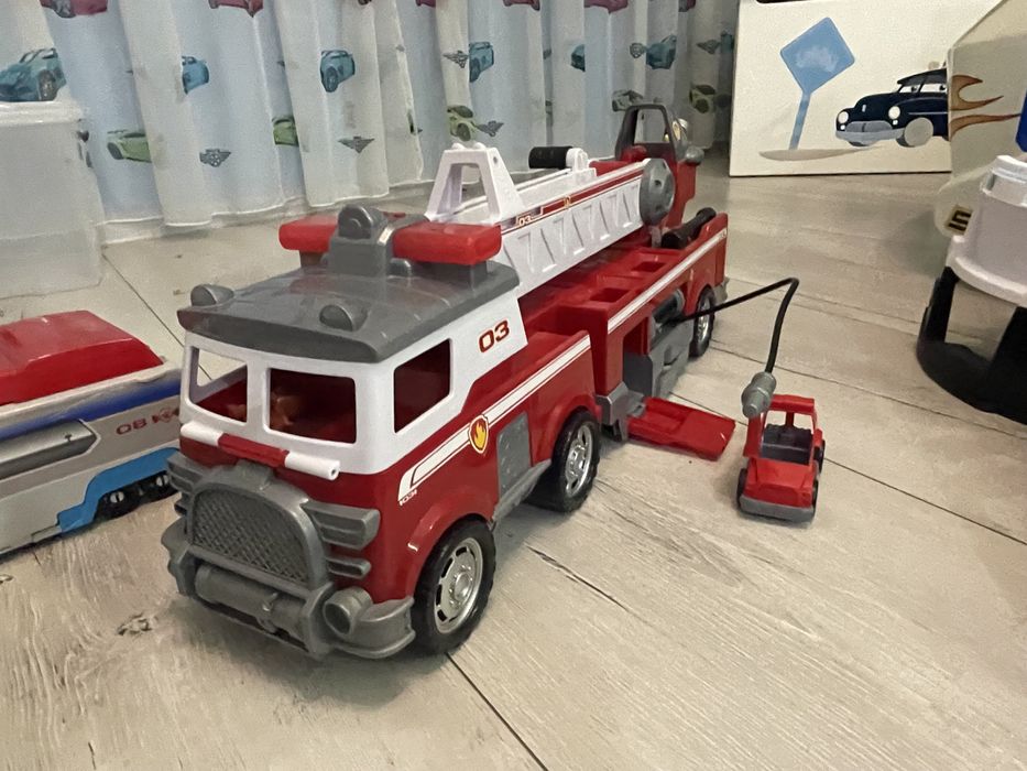 Пожарна и пез патрулер на пез патрул+ фигурки, мотор …