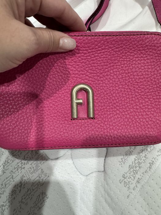 Нова чанта на Furla с две дълги дръжки