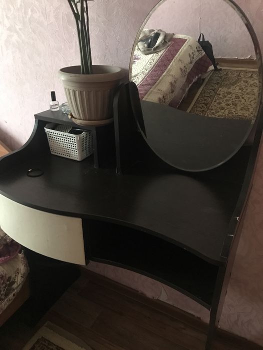 Туалетный стол