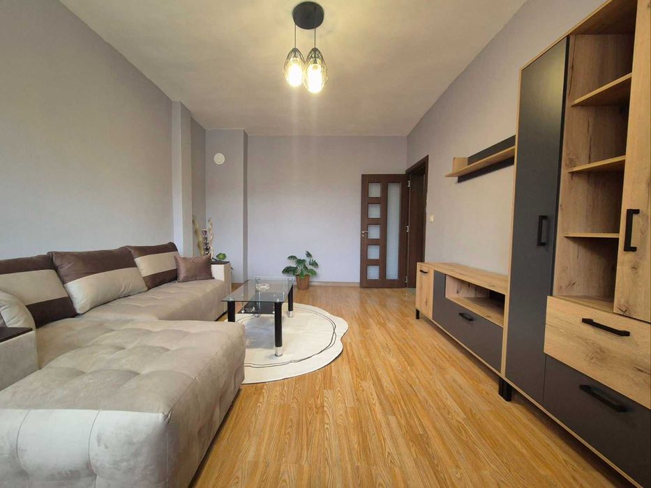 Продава се Тристаен апартамент в Тетевен - 75000 кв.м за 1 €/кв.м - Снимка #2