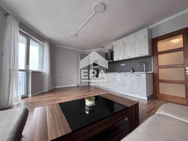 Дава се под наем Двустаен апартамент в Варна, м-т Траката - 69 кв.м за 588 € - Снимка #1