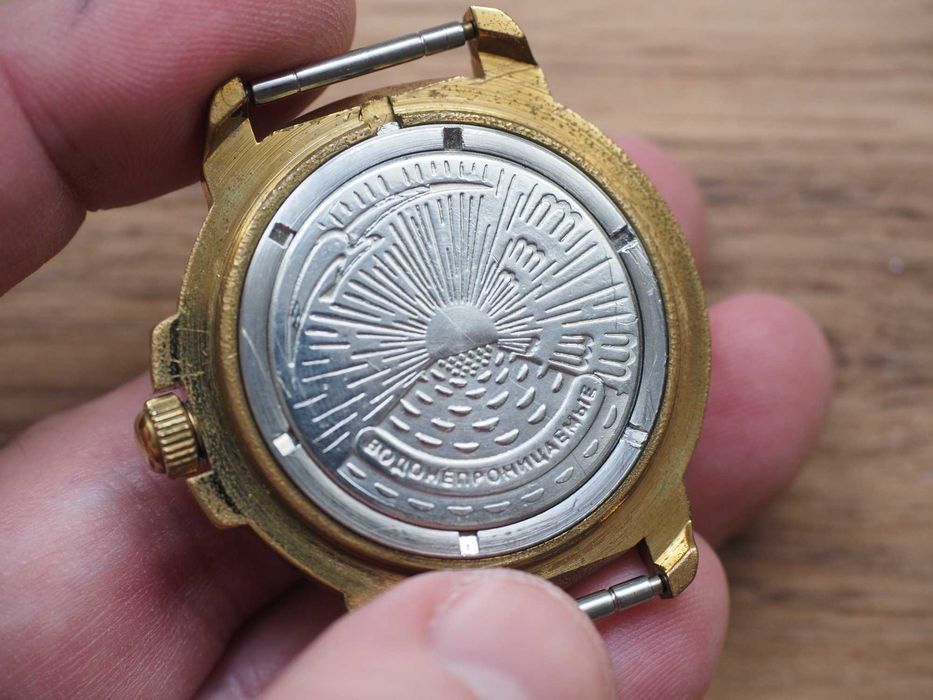 Ceas sovietic mecanic Vostok Komandirskie, ca nou, rezistent la apă