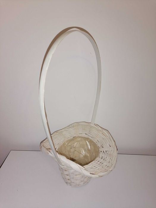 Cosuri impletite din rachita pentru flori