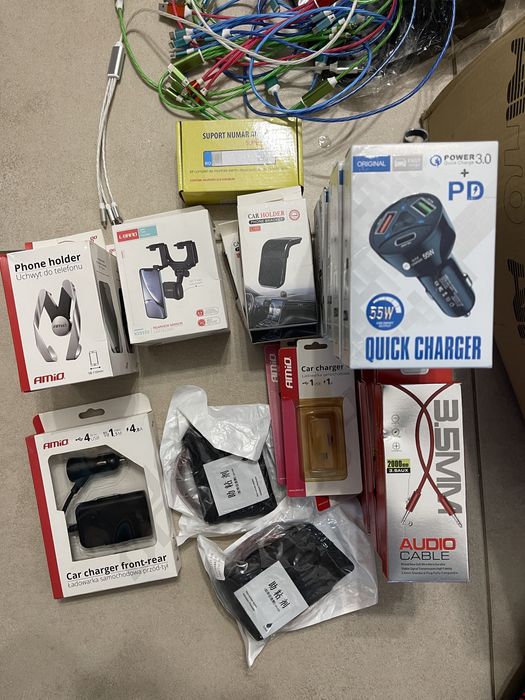 Lot accesorii auto NOI – cabluri USB + încărcătoare + organizatoare