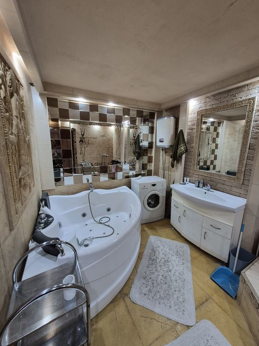 Сдам 3ком.квартиру-студ      ию.Евроремонт.    250,0