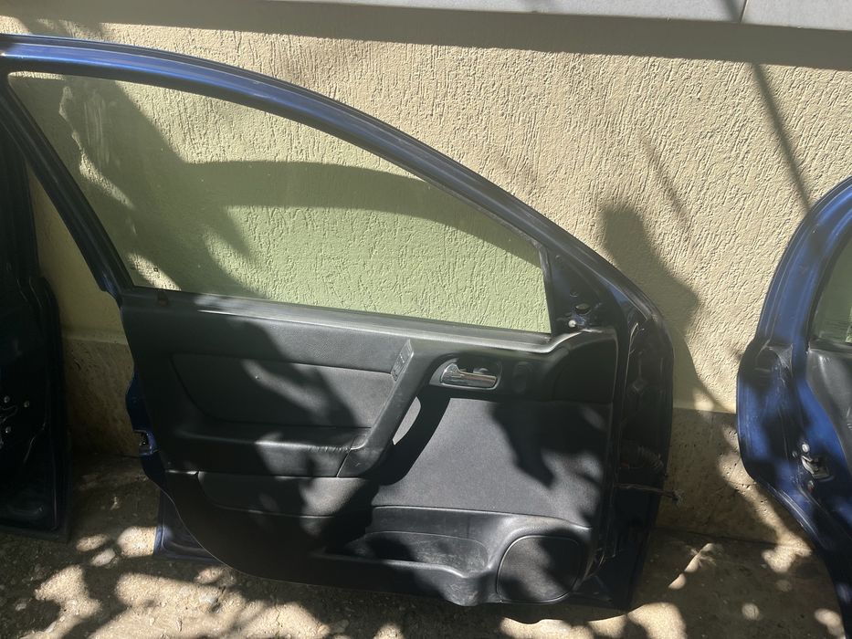 Vand usi opel astra g sedan!