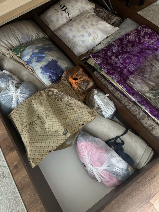 Продается спальный гарнитур