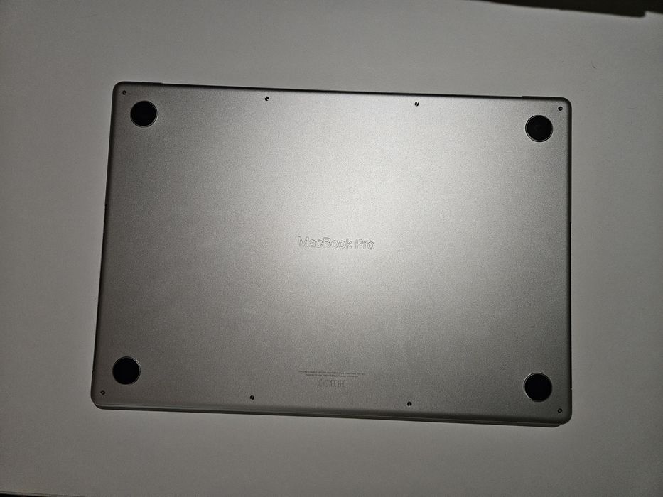 MacBook Pro M1 16 inch - baterie 88% - 16GB RAM - 512GB SSD