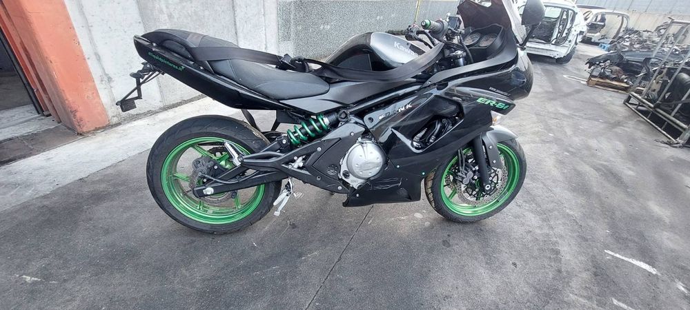 Мотоциклет Кавазаки версус 650(Kawasaki versus ER-6N,ER-6F)-на части