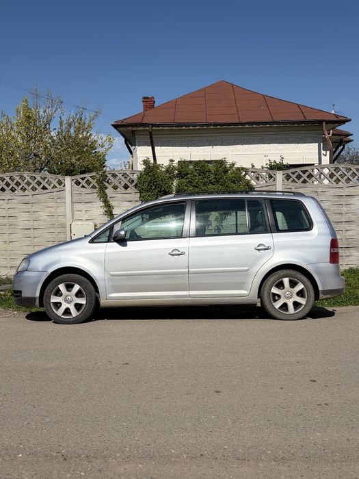 Volkswagen Touran diesel, 2.695 € — imagine 3
