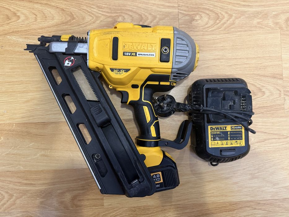 Dewalt DCN692 Такер