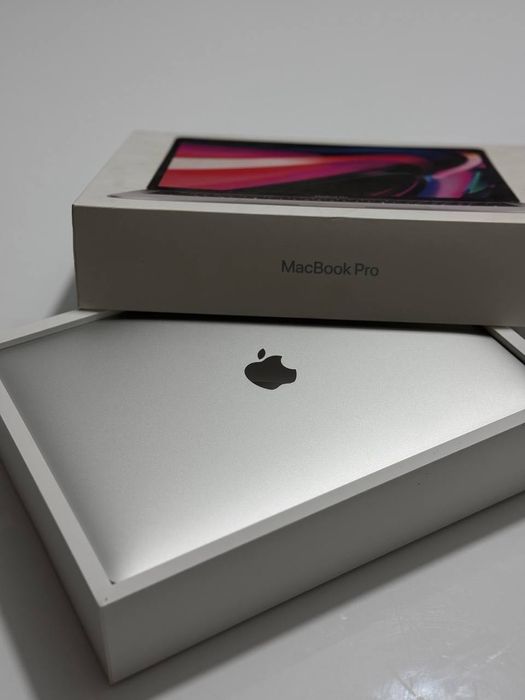 MacBook Pro M1 (13,3 inch)
Touch Bar , 1TB , cycle 74