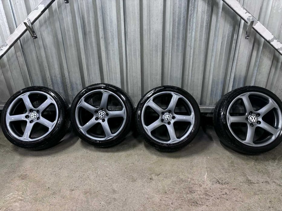 Продавам гуми с джанти 18