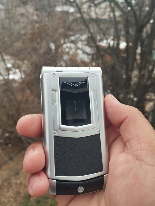 Vertu Ayxta раскладной Верту