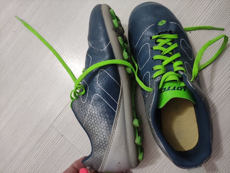 Детски обувки за футбол