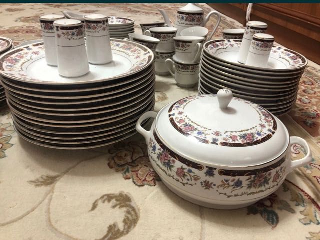 Чайно-столовый сервиз на 12 персон. 98 предметов. Китайский .