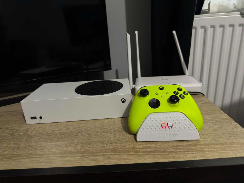 Xbox Series S 512GB + dock încărcare