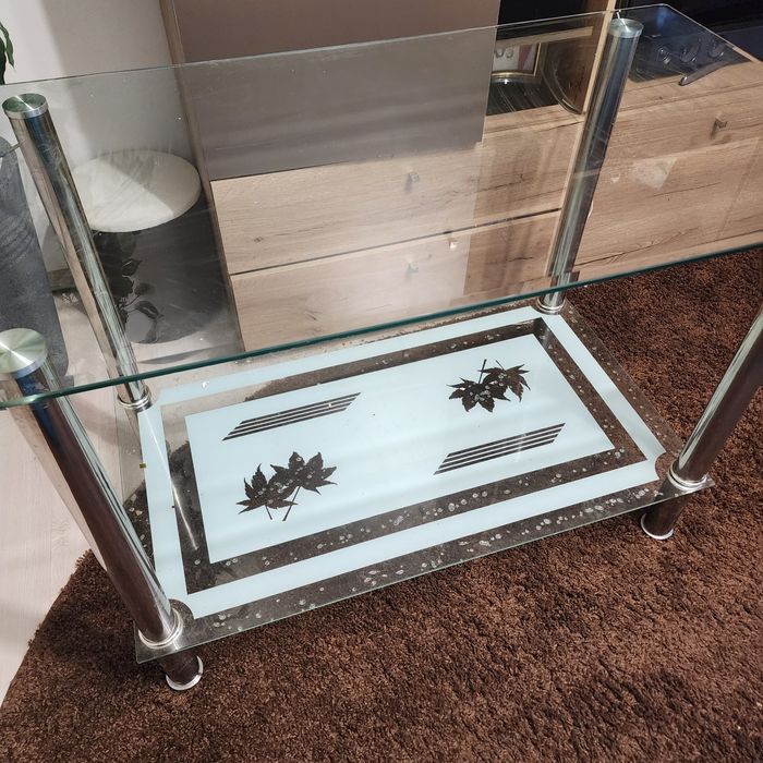 Urgent, masă fantezie de sticlă