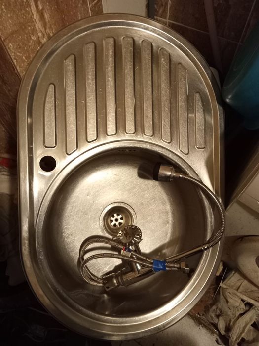 Раковина со смесителем накладной