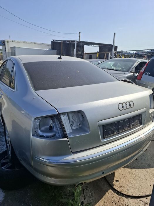 Audi А 8 3.2 бензин 2005 година 260 к.с автоматик - на части