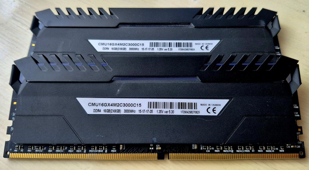 16GB RAM 3000MHz DDR4 Corsair Vengeance LED