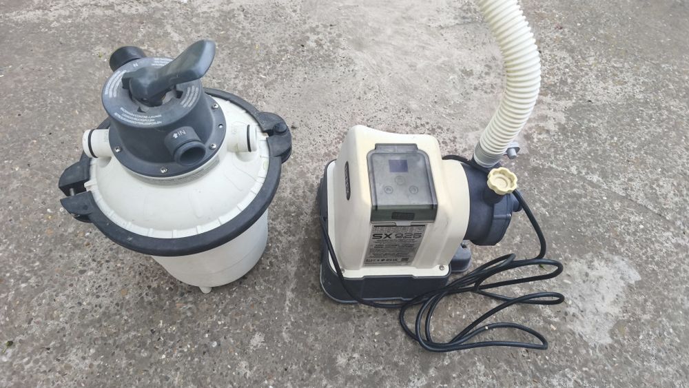 Vând pompa de piscina Intex Krystal Clear