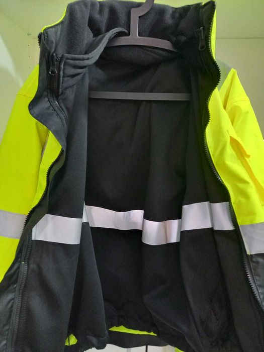 Echipament de lucru, rezistent la ploaie si vant