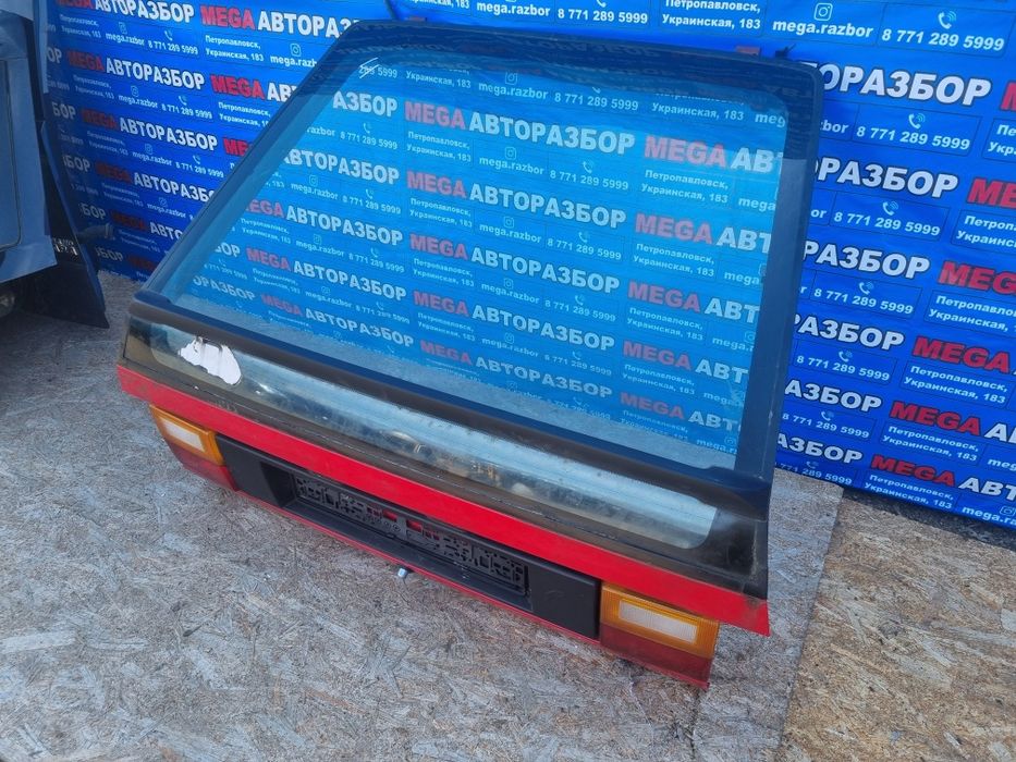 Кришка богажника на ауди 100 с3