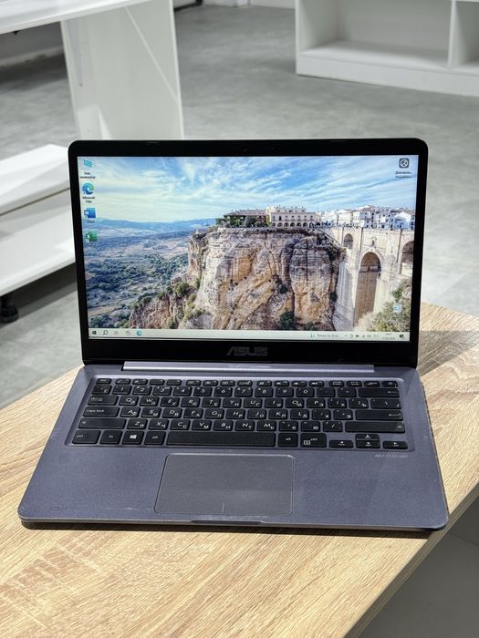 Ноутбук Asus E406M