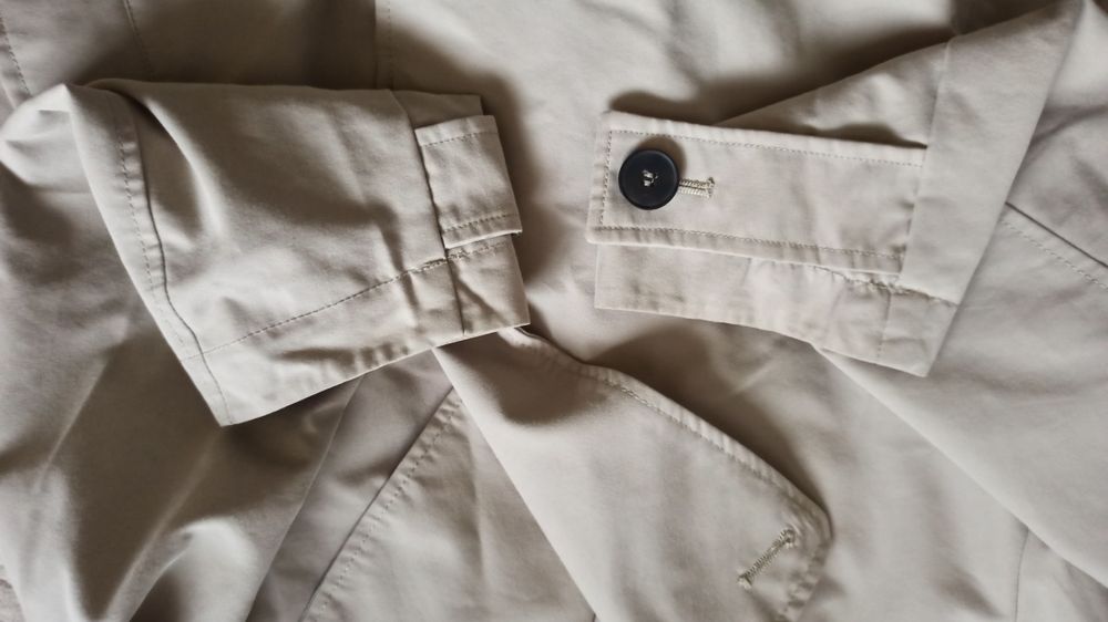 Trench damă bej in stare bună