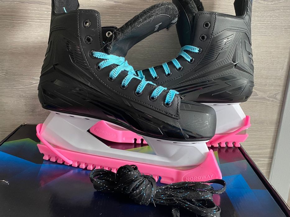 Коньки хоккейные