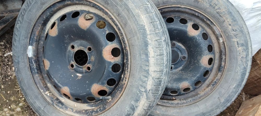Vând doua 4x100 cu cauciucuri de vara Goodyear r15
