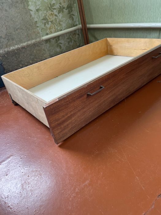 Ящики на колесиках для хранения вещей