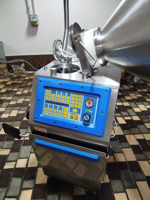 Колбасное оборудование шприц Rex 50 с перекрутчиком