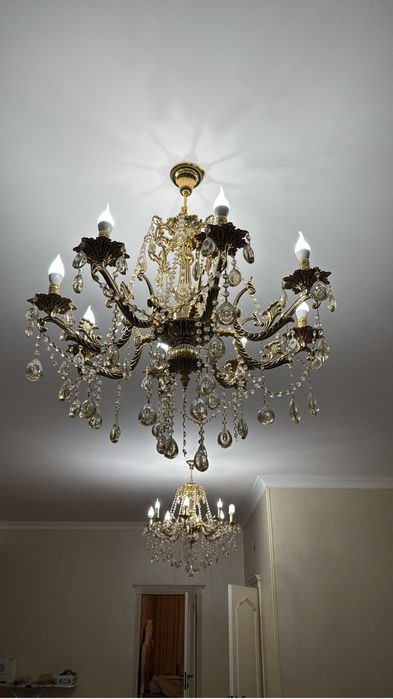 Мебель для спальни, люстра