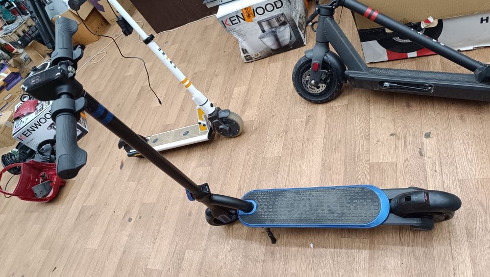 Продам электросамокат Tribe