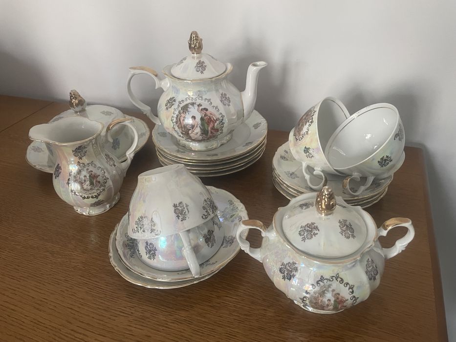 Неполный легендарный сервиз «Мадонна», смотрите описание;