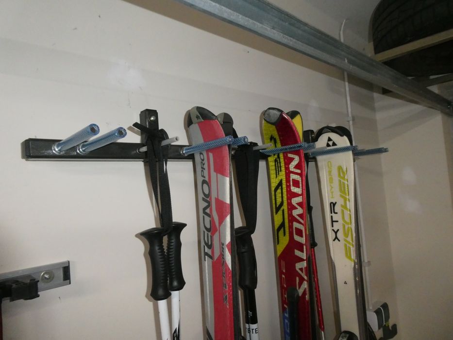 Suport schiuri perete