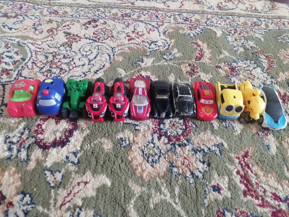 Продам машинки в отличном качестве