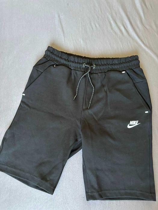Спортен мъжки летен екип Nike – размер L – нов тенинска и шорти