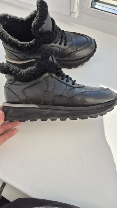 Продам Кожанные кросы 36