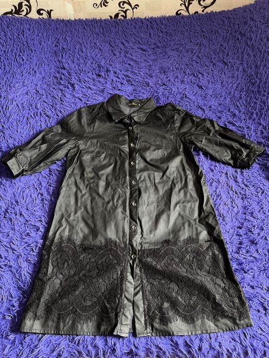 Черное кожаное платье с поясом