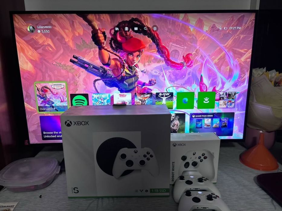 XBOX Series S Nou cu 2 controllere