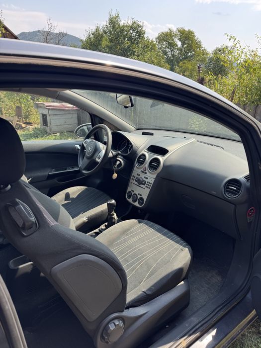 Opel corsa 1.2 benzina stare foarte buna !