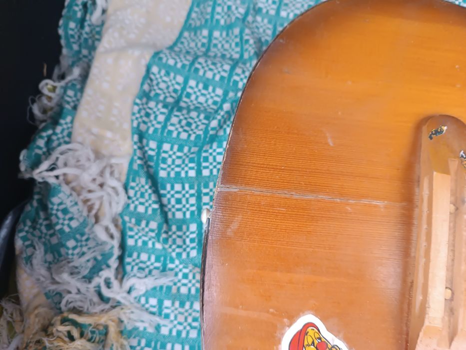 Гитара дерево отдам