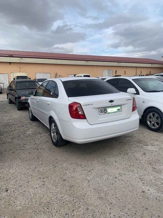 Lacetti sotiladi 2010 yil