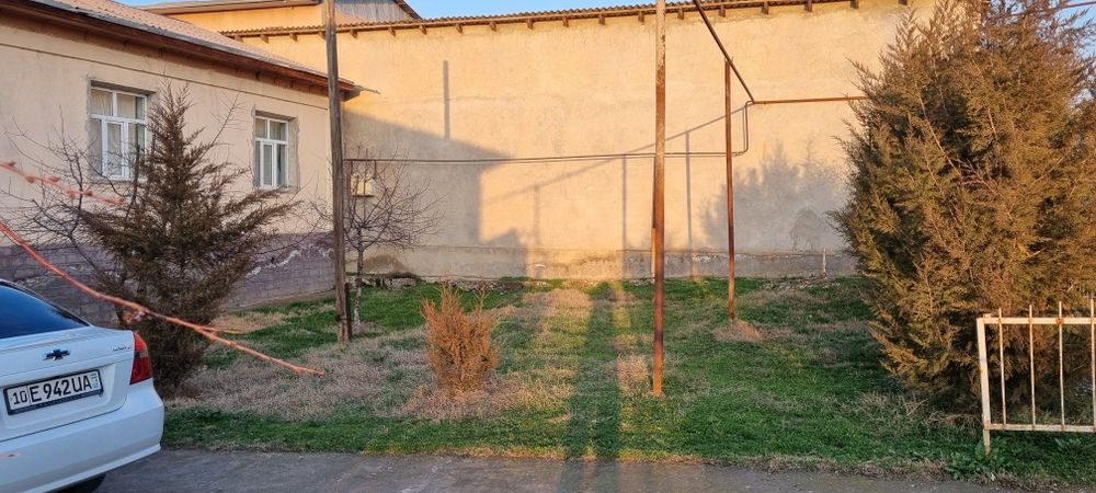 Nazarbekda uy sotiladi 12 sotix 4 sotix zahvti bor