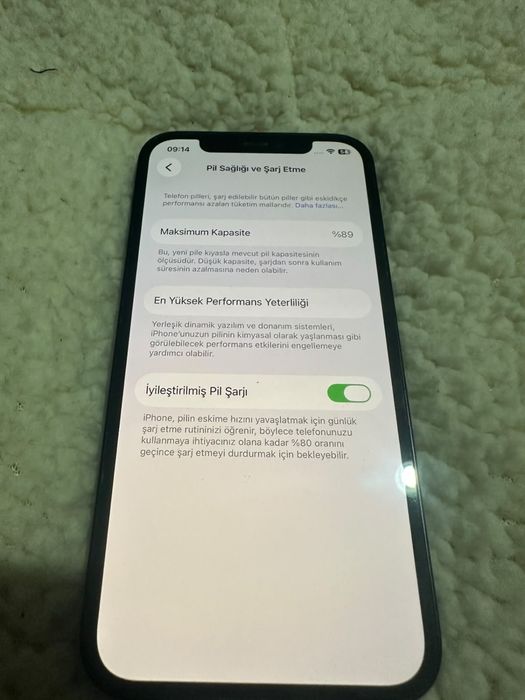 iPhone 12 64 GB. Батерия 89%. В перфектно състояние.