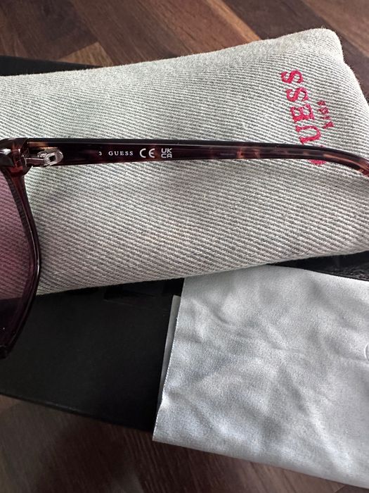 Слънчеви очила Guess за девойки